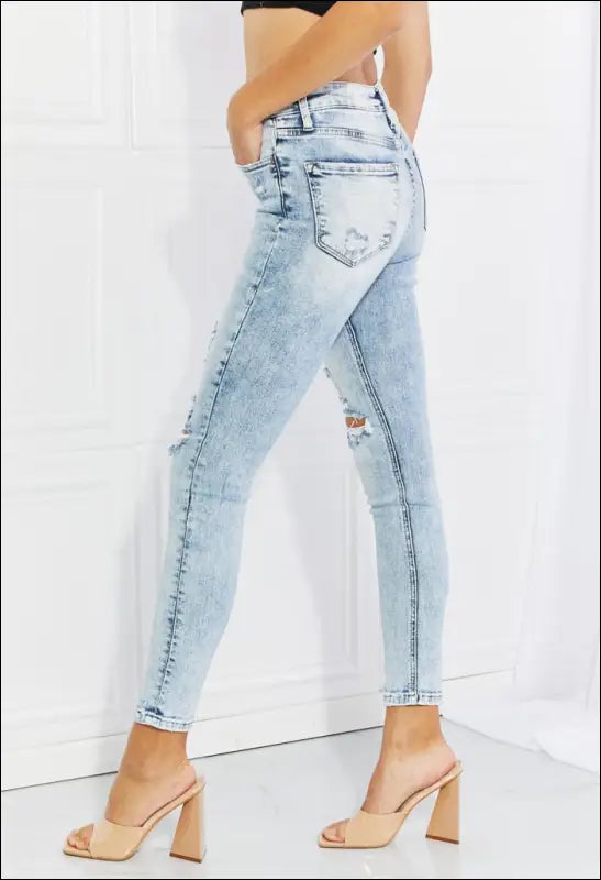 Full Size Distressed White Wash Jeans e45 | Emf - Women’s